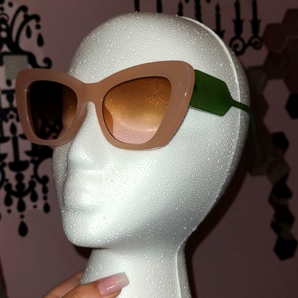 Eyecat Sunglasses 😎 ✨️ - Picture 6 of 8